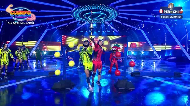 Jota Benz arrebató campana a Patricio Parodi con tremendo empujón. Fuente: AméricaTV