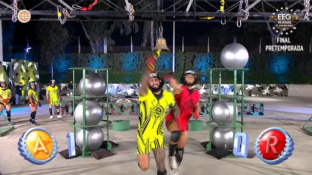 Jota Benz lanzó tremendo empujón a Leandro tras impactante choque. Fuente: AméricaTV