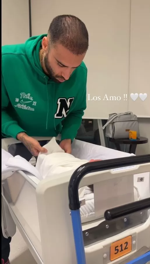 Jota Benz se lució cambiando el pañal a su pequeño Matteo Alessandro/Foto: Instagram