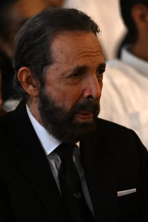 Juan Luis Guerra lloró en el velorio de su amigo Rubby Pérez en el Teatro Nacional / AFP