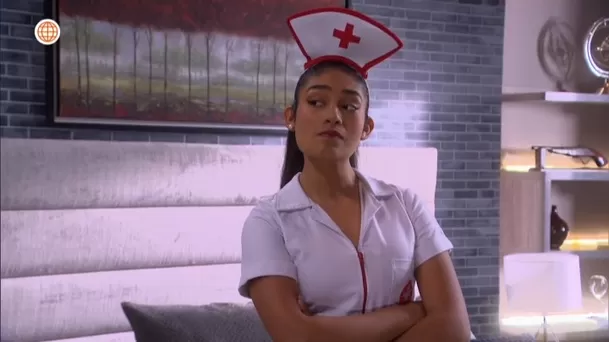 July, vestida de enfermera sexy cautivó a Cristóbal, quien fue a la fiesta disfrazado de futbolista. Foto. América TV July, vestida de enfermera sexy cautivó a Cristóbal, quien fue a la fiesta disfrazado de futbolista. Foto. América TV