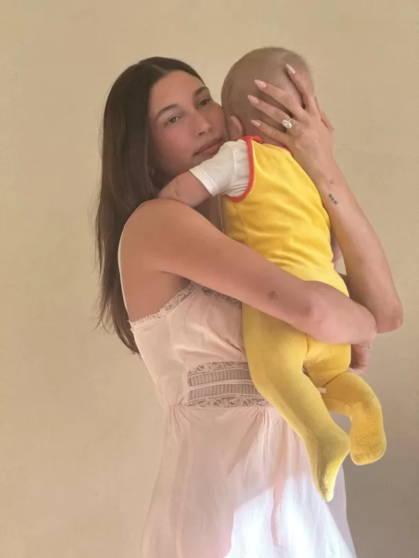 Hailey Bieber con su bebé Jack Blues en Pascuas / Instagram Hailey Bieber con su bebé Jack Blues en Pascuas / Instagram