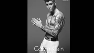 Justin Bieber habría pedido aumento de miembro viril en fotos para Calvin Klein