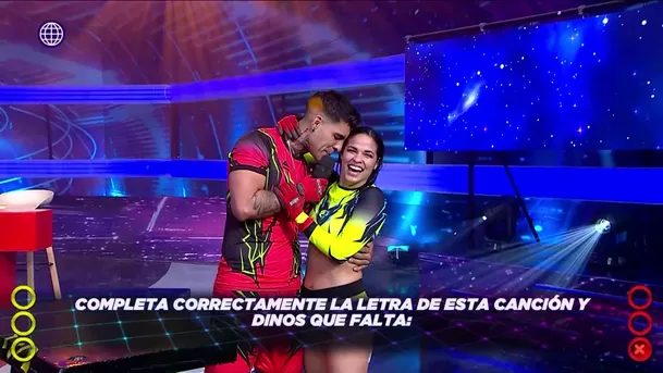 Paul Michael sorprende con cariñoso abrazo a Sirena Ortiz / AméricaTV Paul Michael sorprende con cariñoso abrazo a Sirena Ortiz / AméricaTV