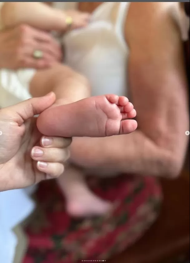 Desde el restaurante donde se reunieron, Karina Calmet mostró su lado más familiar. Desde el restaurante donde se reunieron, Karina Calmet mostró su lado más familiar.
