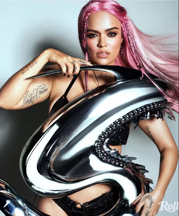 Karol G en la portada de la revista Rolling Stone