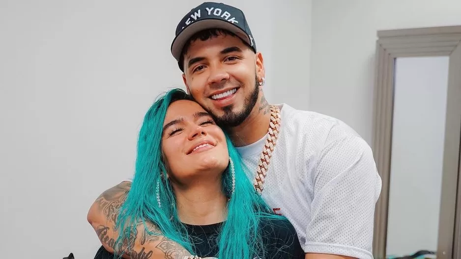 Karol G agradeció a Anuel por sorprenderla en su concierto. 