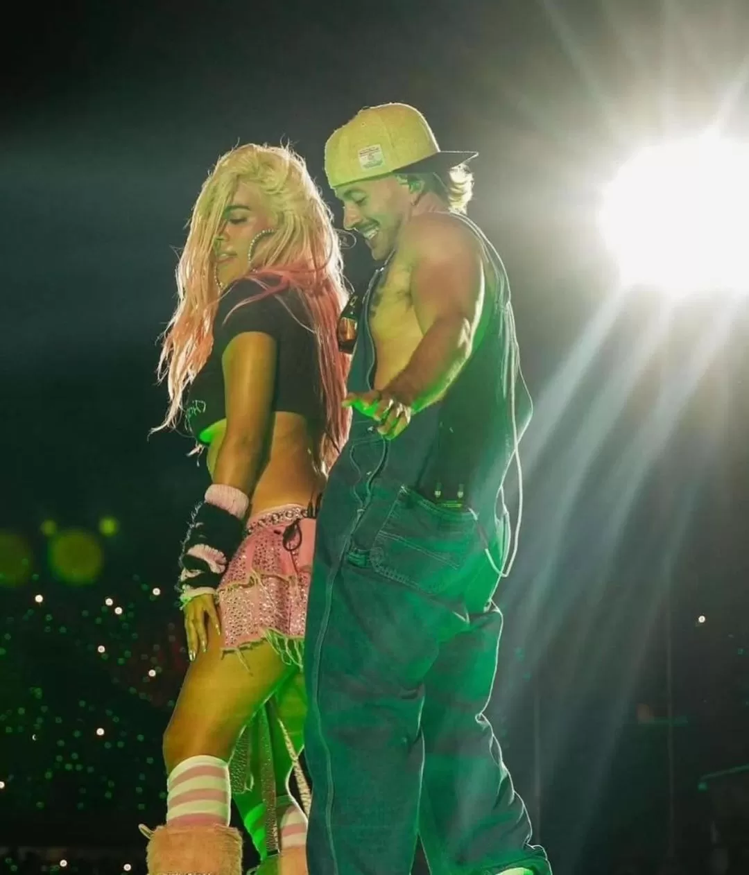 Karol G y Feid calentaron la noche en Medellin con un sexy baile /Foto: Instagram