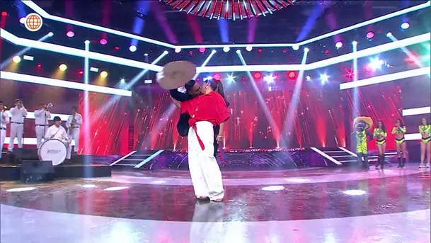 Katia Palma y Raúl Carpena desatan la locura con coqueto baile de marinera / AméricaTV