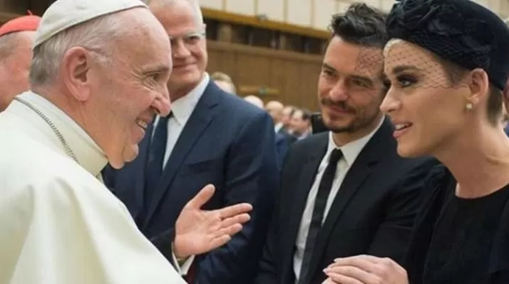 Katy Perry y Orlando Bloom con el papa Francisco Katy Perry y Orlando Bloom con el papa Francisco