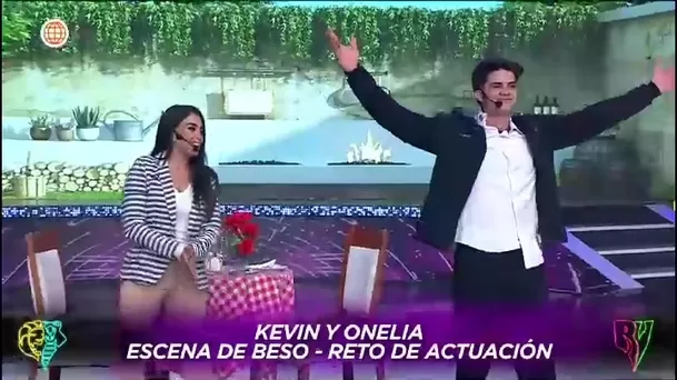 Kevin festejó tras apasionado beso con Onelia Molina/ América Tv