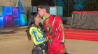 Captan a Kevin sujetando de la cintura a Onelia Molina en EEG