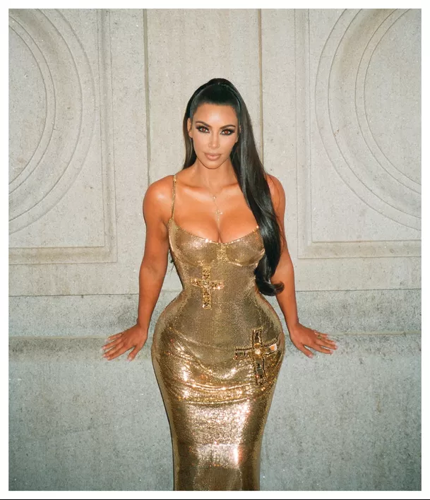 Kim Kardashian lanza su inusual línea de ropa interior / Instagram