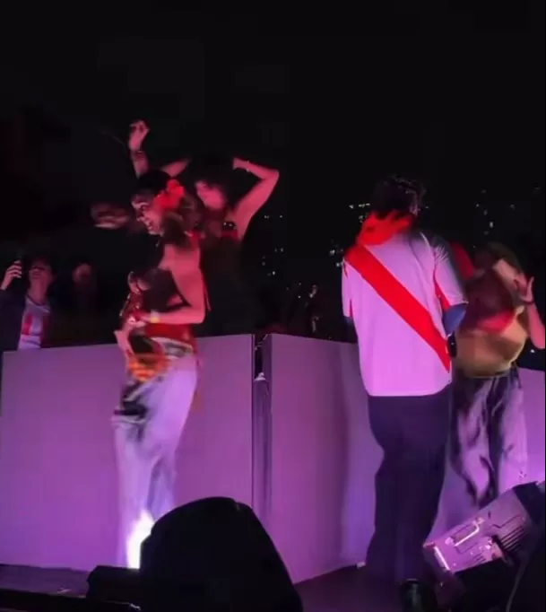 Korina Rivadeneira es choteada por Beto Montenegro en show/ Captura TikTok Korina Rivadeneira es choteada por Beto Montenegro en show/ Captura TikTok