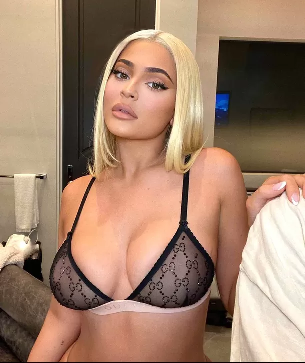 Kylie Jenner confiesa que se arrepiente de operarse los senos. Fuente: Instagram