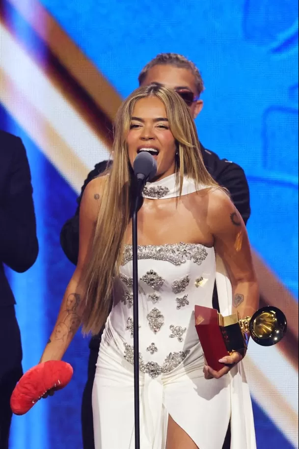 La cantante colombiana Karol G se llevó el Latin Grammy en la categoría Canción del Año por 'Si antes te hubiera conocido' / Foto: AFP La cantante colombiana Karol G se llevó el Latin Grammy en la categoría Canción del Año por 'Si antes te hubiera conocido' / Foto: AFP