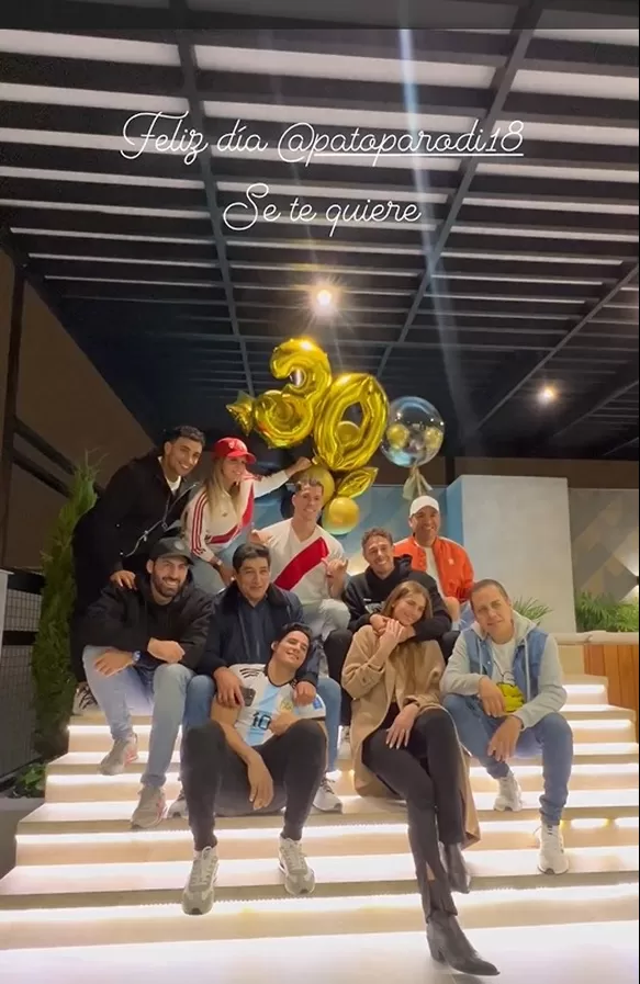 Patricio Parodi fue sorprendido por sus amigos horas antes de su cumpleaños. Foto: Instagram