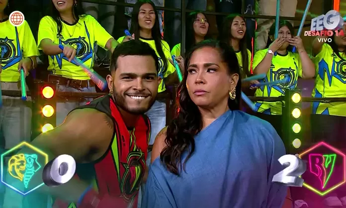 Leandro sorprendió a Katia Palma con inesperado beso