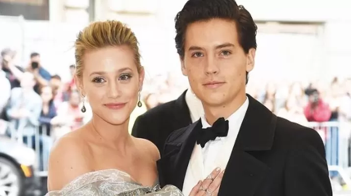 Lili Reinhart y Cole Sprouse desmienten su ruptura con esta portada Lili Reinhart y Cole Sprouse desmienten su ruptura con esta portada