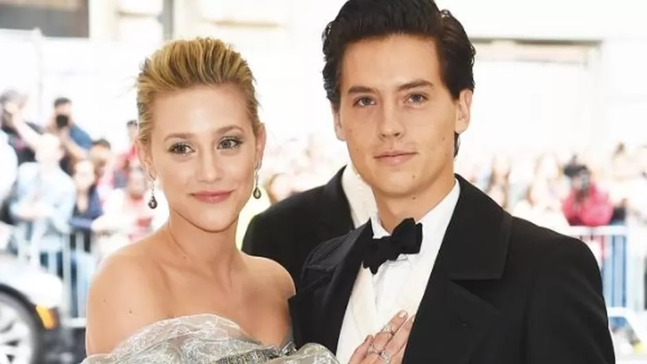 Lili Reinhart y Cole Sprouse desmienten su ruptura con esta portada