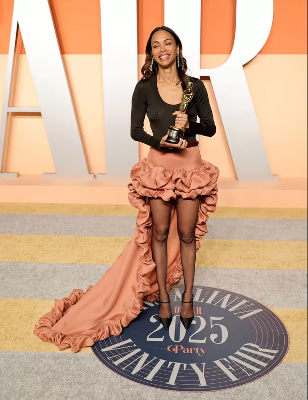 La actriz Zoe Saldaña emitió un emotivo discurso tras ganar su primer Oscar / AFP La actriz Zoe Saldaña emitió un emotivo discurso tras ganar su primer Oscar / AFP