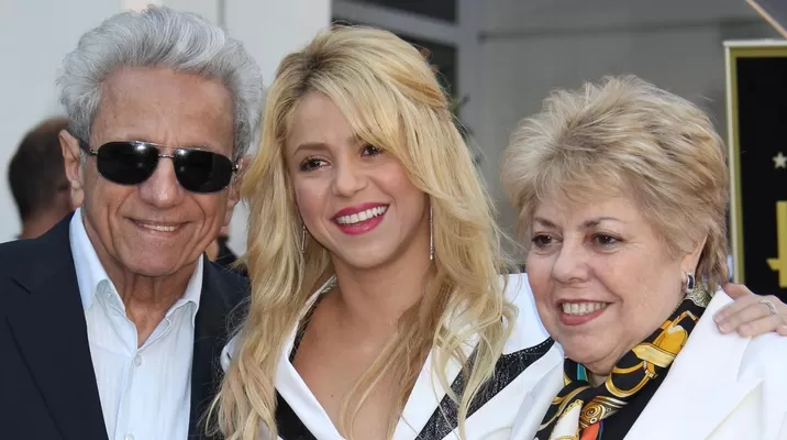 Shakira deja Barcelona para siempre y se muda a Miami con sus padres e hijos Shakira deja Barcelona para siempre y se muda a Miami con sus padres e hijos
