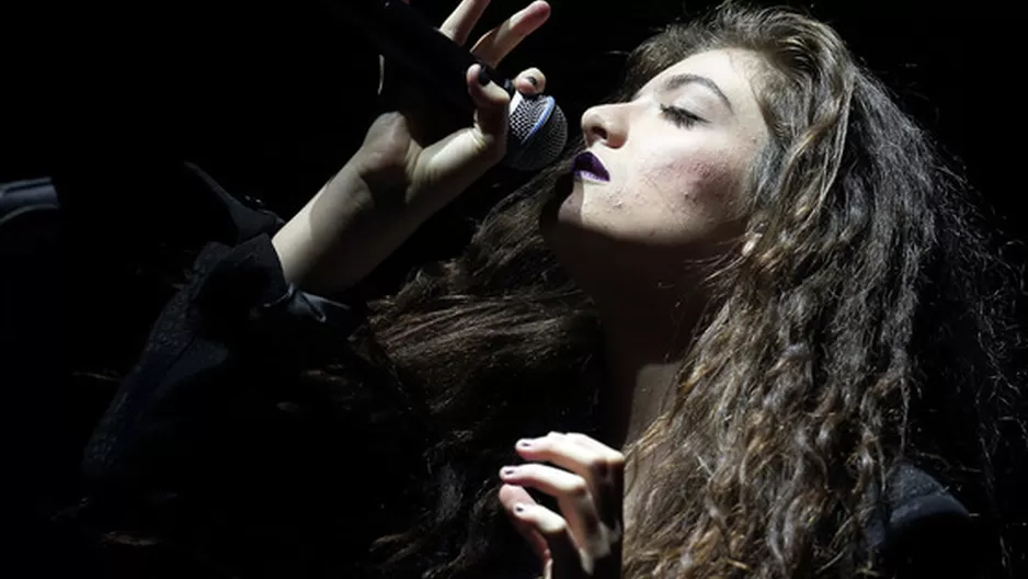 Lorde mostró una foto de su rostro con acné