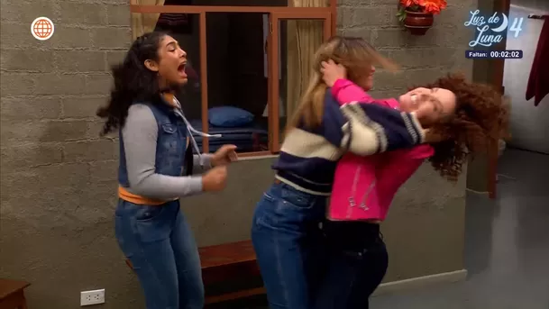 Macarena agarró de los pelos a Lorena tras humillarla. Fuente: AméricaTV