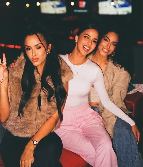 Luciana Fuster compartió fotos con sus amistades en el día de su cumpleaños. Fuente: Instagram 