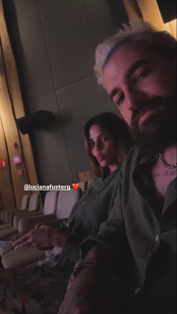 Luciana Fuster y Juan Morelli disfrutando de los shows musicales del hotel en Playa El Carmen Luciana Fuster y Juan Morelli disfrutando de los shows musicales del hotel en Playa El Carmen