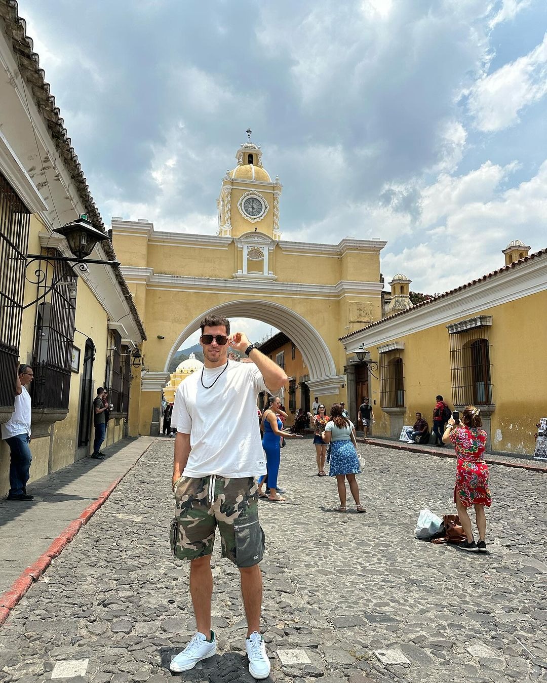 Patricio Parodi viajó a Guatemala para acompañar a Luciana Fuster. Fuente: Instagram