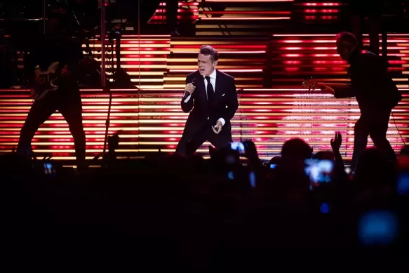 Luis Miguel inicó su tour mundial en el Movistar Arena, Argetina. Fuente: AFP