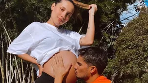 La pareja compartió una foto de su bebé en redes sociales