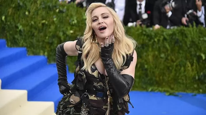La cantante Madonna fue captada con un bailarín en Miami La cantante Madonna fue captada con un bailarín en Miami