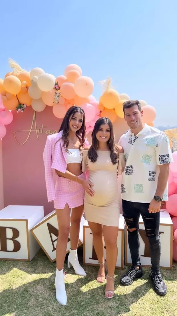 Luciana Fuster y Patricio Parodi en baby shower de Majo Parodi. Fuente: Instagram