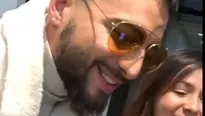 Maluma emociona a fans al cantar en pleno aeropuerto