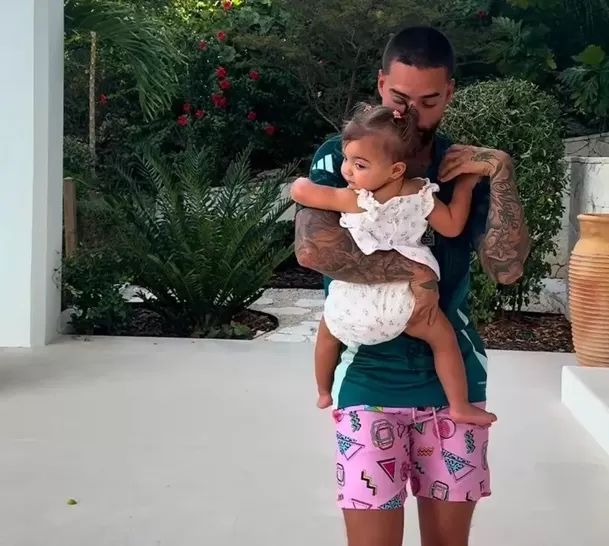 Maluma mostró el rostro de su hija por primera vez en Instagram. Fuente: Instagram