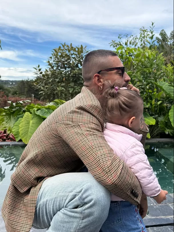 Maluma y su hija París. Fuente: Instagram