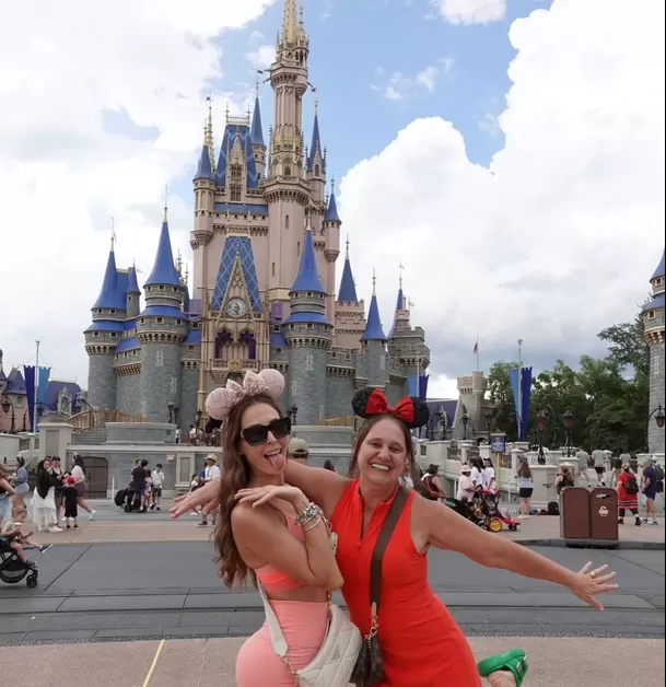 Doña Rose y Ana Paula Consorte en Disney hace unas semanas / Instagram