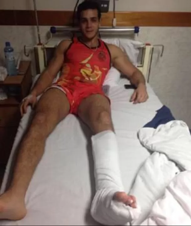Mario Irivarren sufrió terrible lesión en vivo cuando participaba en 'Combate'. Foto: Instagram Mario Irivarren sufrió terrible lesión en vivo cuando participaba en 'Combate'. Foto: Instagram