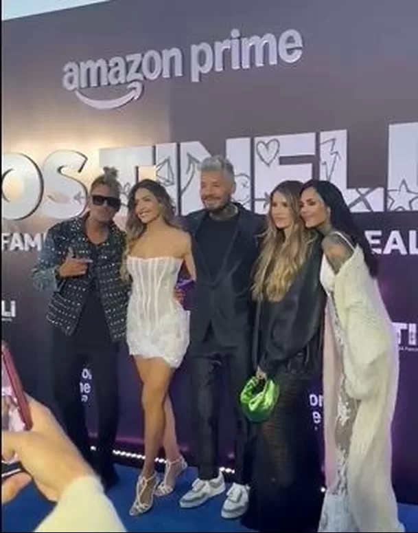 Milett Figueroa posó para la foto del lanzamiento de 'Los Tinelli' junto a Mica y Cande Tinelli, El Tirri y Marcelo. Fuente: X/@elejercitodelam