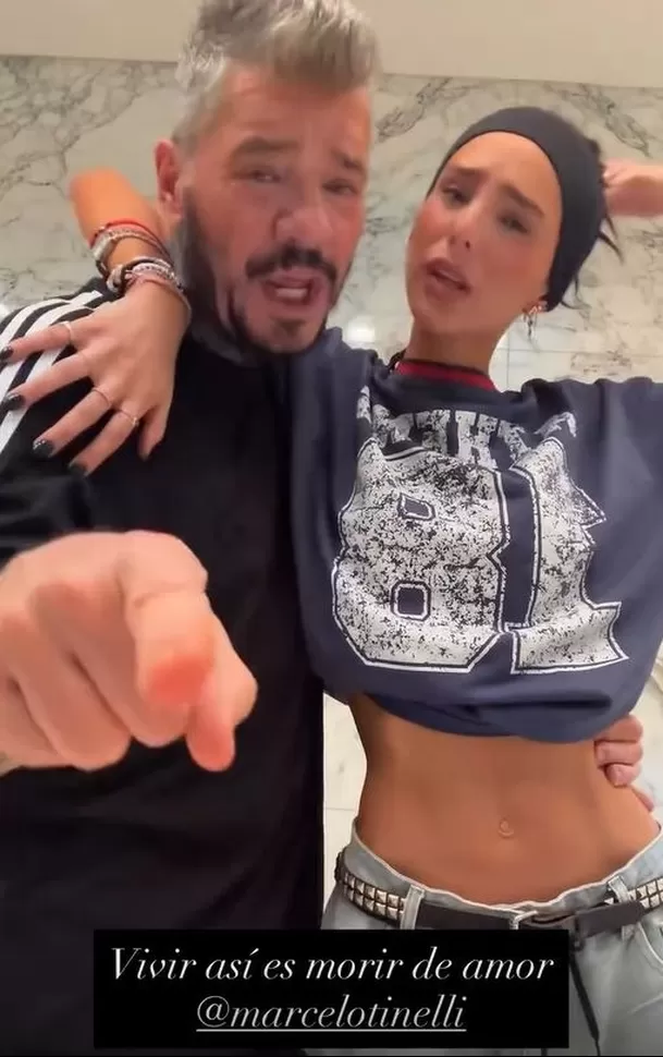Marcelo Tinelli y Juanita al ritmo de 'Vivir así es morir de amor' / Captura Marcelo Tinelli y Juanita al ritmo de 'Vivir así es morir de amor' / Captura
