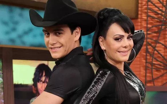 Maribel Guardia junto a su hijo, Julián Figueroa: Fuente: Instagram