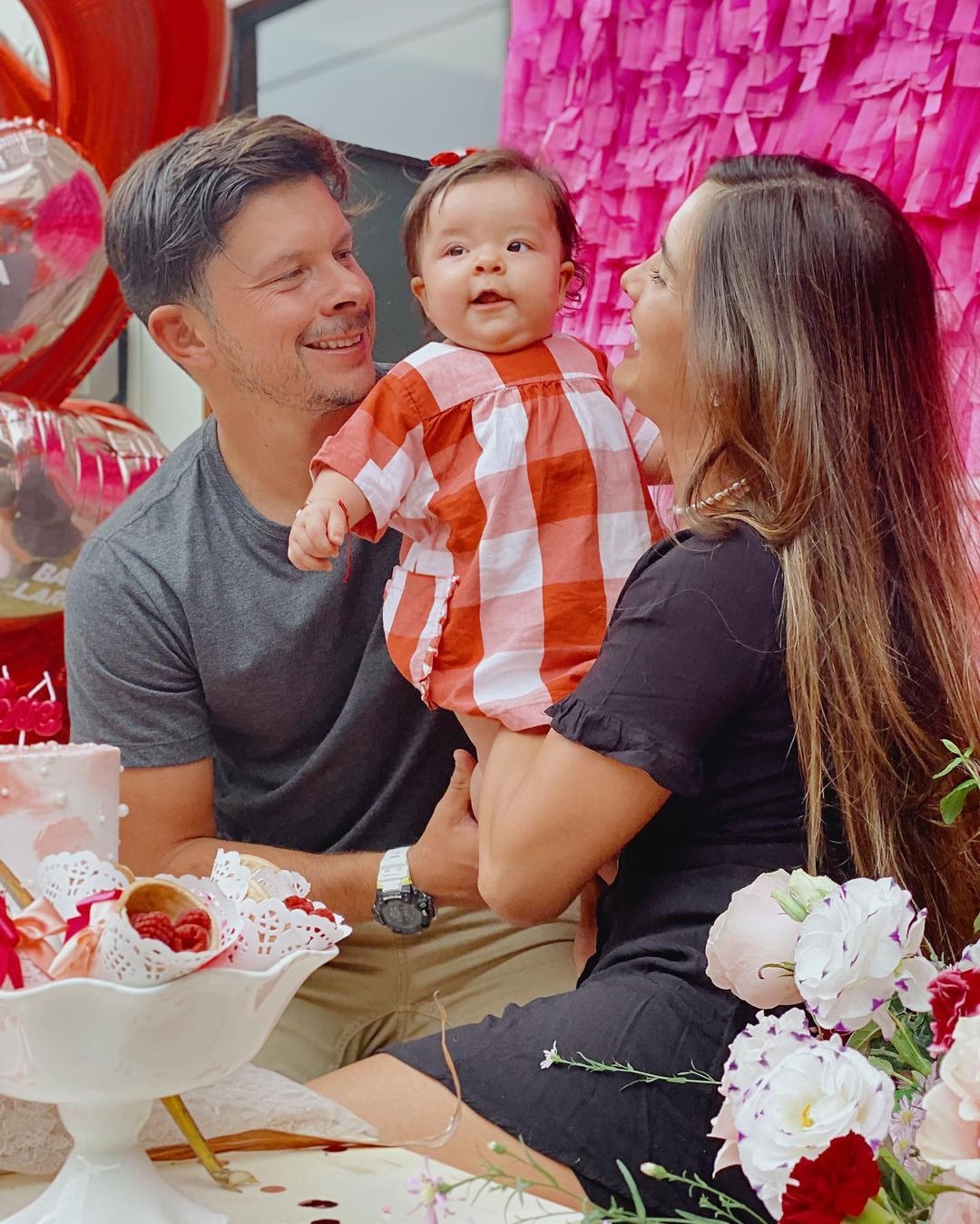 Mario Hart y Korina Rivadeneira: La tierna celebración de los cinco meses de Lara 