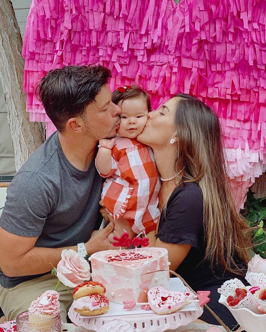 Mario Hart y Korina Rivadeneira: La tierna celebración de los cinco meses de Lara 