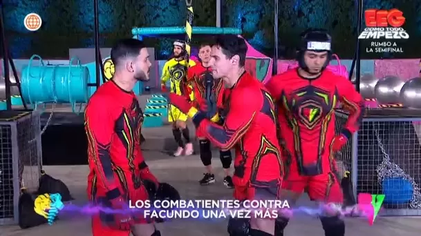 Facundo González no tardó en aparecer en escena para frenar a Mario Irivarren. Foto: América TV