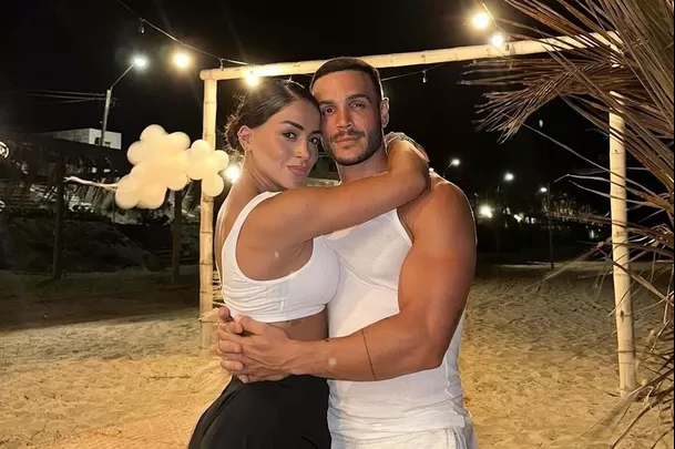 El exchico reality asistió a la boda de la hermana de Mario Hart y se mostró tranquilo y sonriente. El exchico reality asistió a la boda de la hermana de Mario Hart y se mostró tranquilo y sonriente.