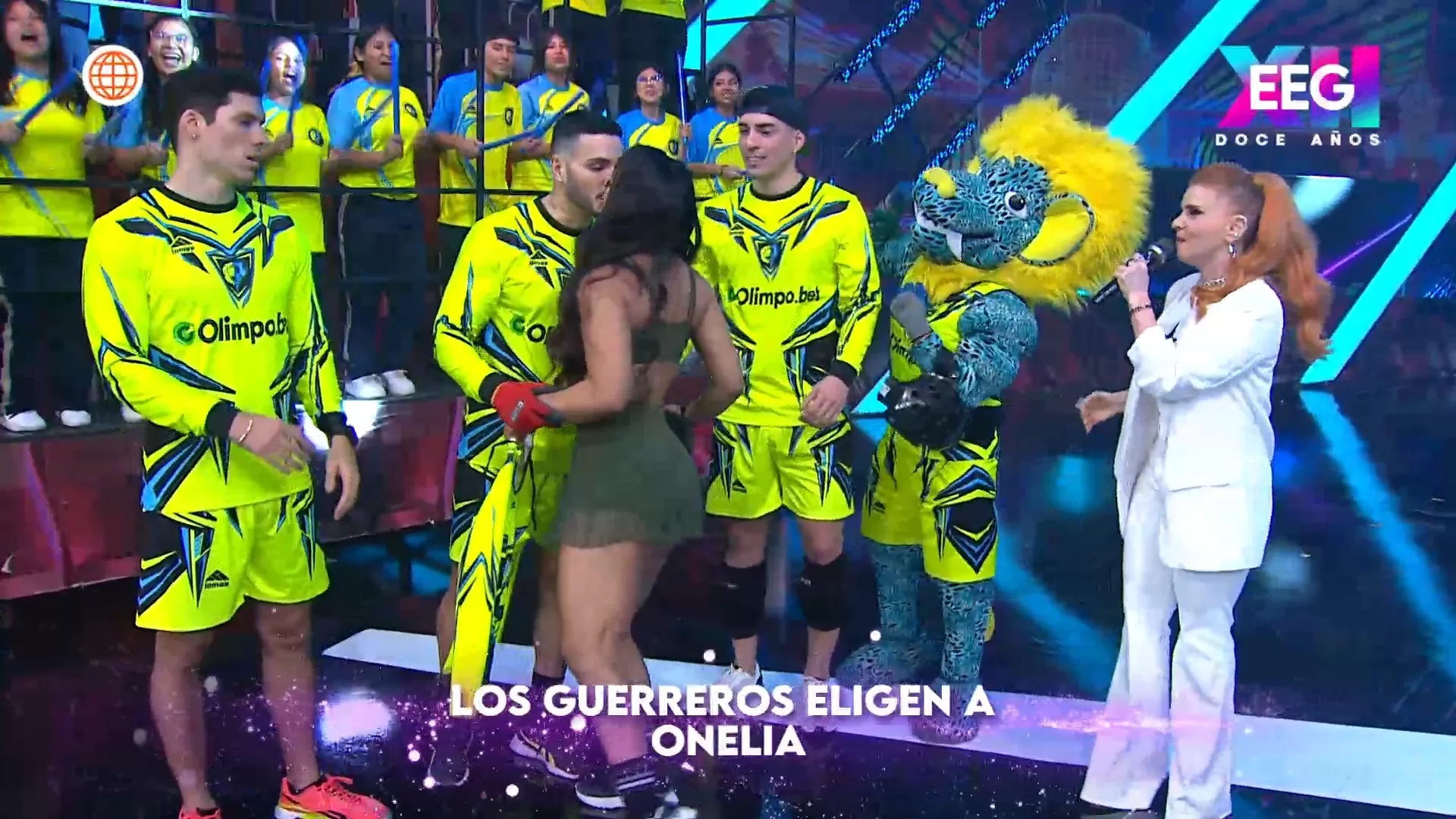 Onelia Molina regresó a los guerreros y Mario Irivarren la recibió con tremendo beso. Fuente: AméricaTV