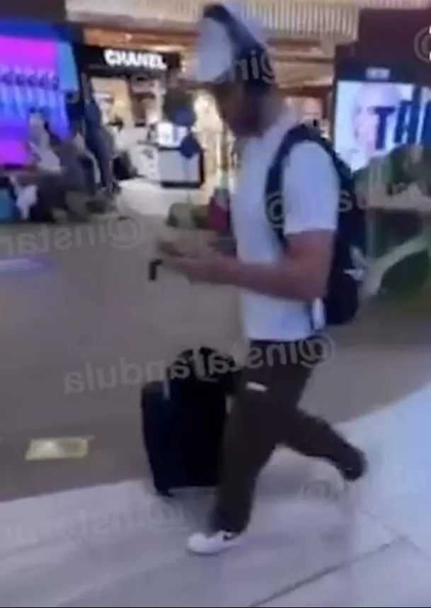 Mario Irivarren en el aeropuerto en medio del escándalo por su ampay en Argentina y terminar su romance con Onelia Molina / Instarandula