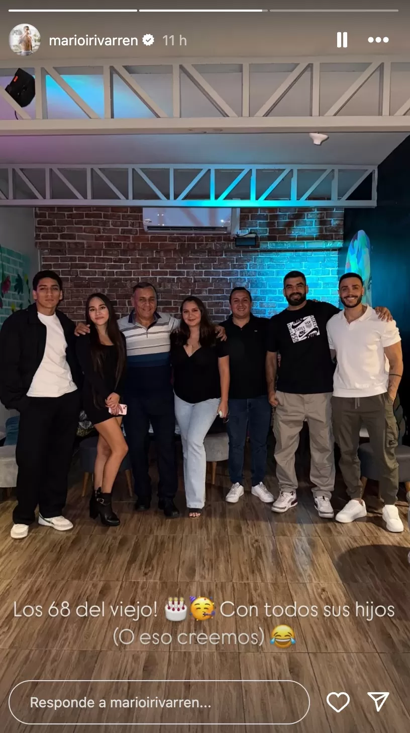 Mario Irivarren y sus hermanos agasajando a su padre, Don Moisés. Foto: Instagram Mario Irivarren y sus hermanos agasajando a su padre, Don Moisés. Foto: Instagram
